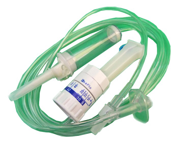 DEFLUSSORE CON REGOLATORE DI FLUSSO A GRAVITA' CON PERFORATORE 5/250ML - Farmacia Artemisia di Montecuollo Dott. Angelo snc