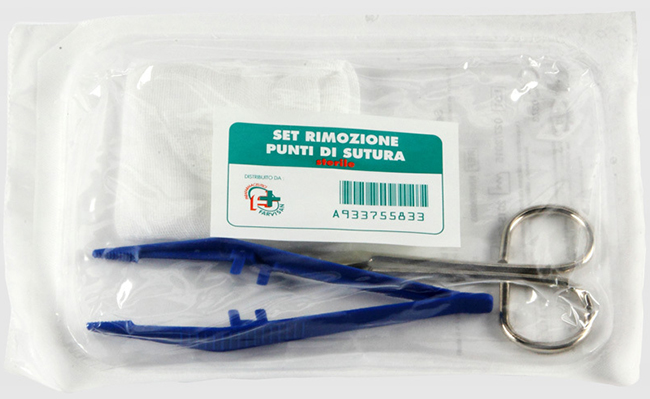 SET PER LA RIMOZIONE DEI PUNTI DI SUTURA COMPOSTO DA 1 FORBICE 1 PINZETTA 2 COMPRESSE DI GARZA DI COTONE - Farmacia Artemisia di Montecuollo Dott. Angelo snc