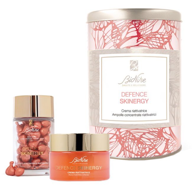 DEFENCE SKINERGY KIT NATALE 2021 60 AMPOLLE MONODOSE 24 ML + CREMA RIATTIVATRICE 50 ML - Farmacia Artemisia di Montecuollo Dott. Angelo snc