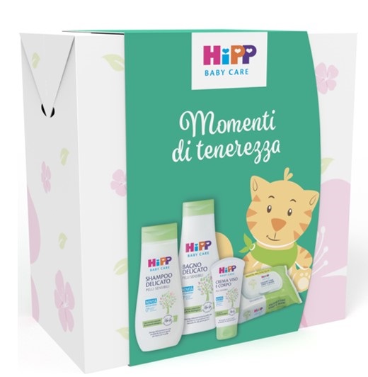 HIPP COFANETTO MOMENTI TENEREZZA 1 BABY CARE BAGNO DELICATO 350 ML + 1 BABY CARE CREMA VISO CORPO 75 ML + 1 BABY CARE SHAMPOO DELICATO 200 ML + 1 SALVIETTINE VISO&MANI 20 PEZZI - Farmacia Artemisia di Montecuollo Dott. Angelo snc